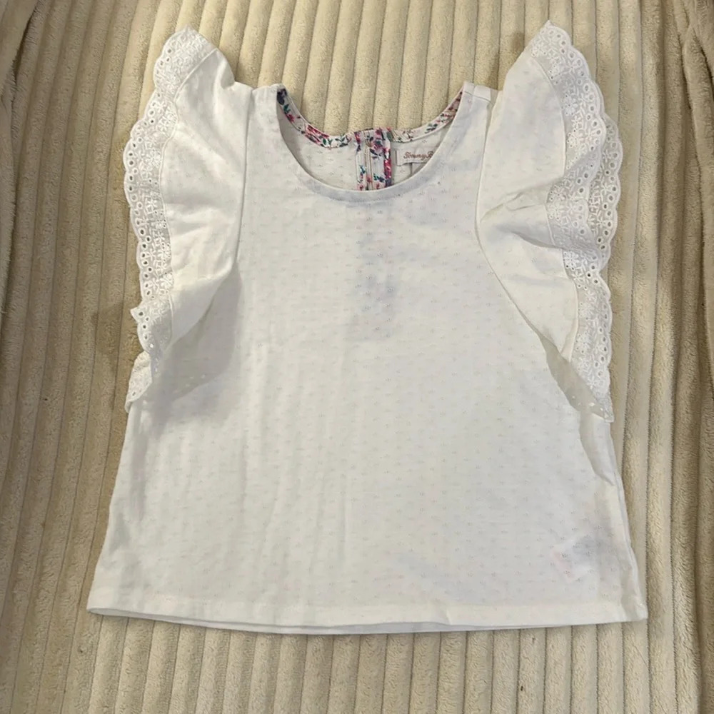 ⭐️ Tommy Bahama - NWOT - ruffle sleeve T-shirt. Size 8